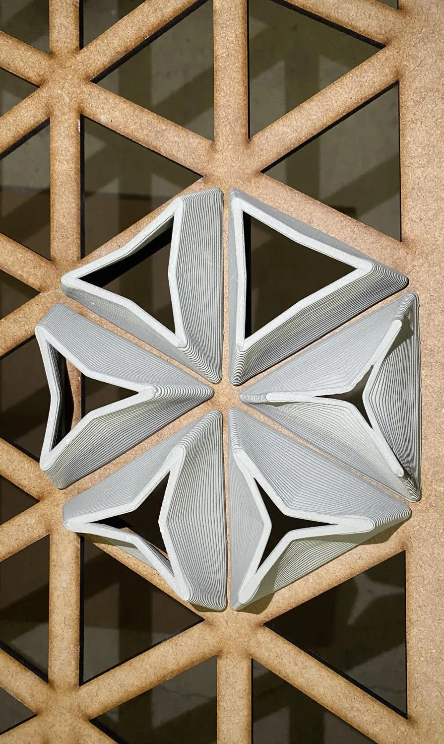 tessellations in 3d-printed clay: printed clay modules in a triangular frame