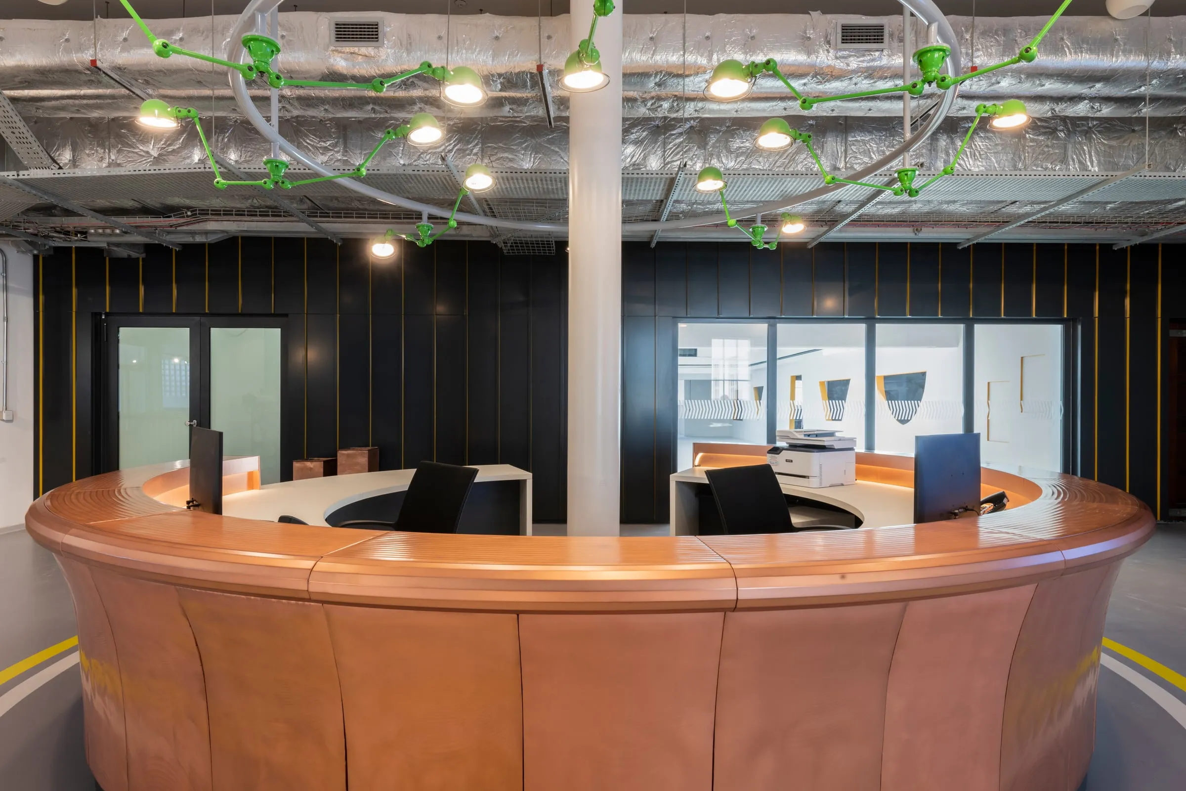 farsons old brewhouse desk, the counter, with the workstations inside the ring