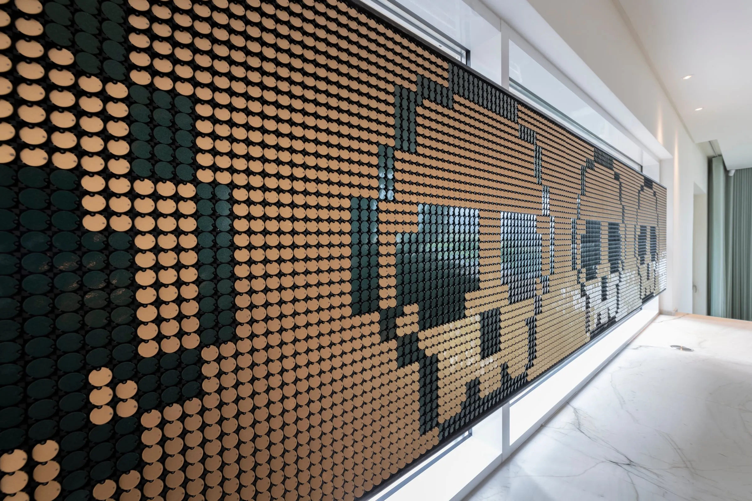 flip-dot window, along the window · photo sean mallia